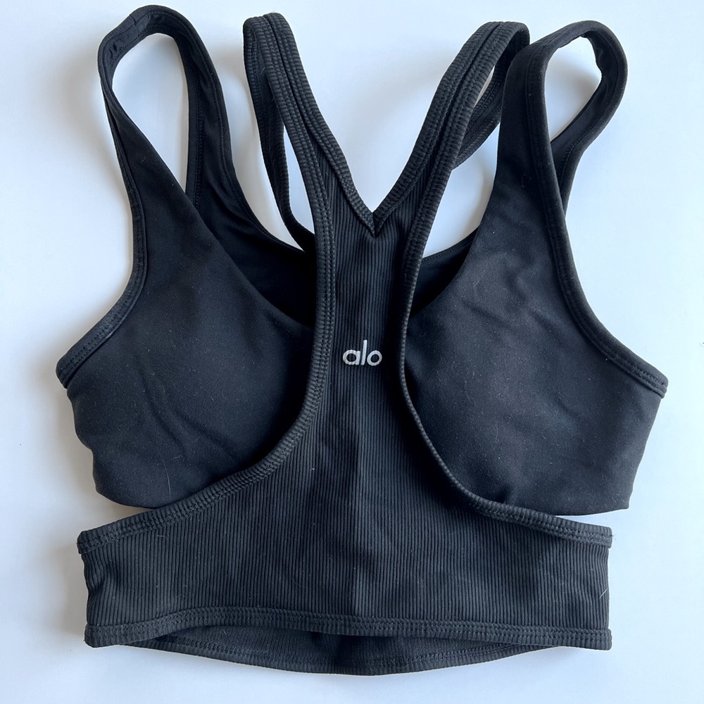 ALO SPORTS BRA SIZE SMALL NEVER BEEN USED